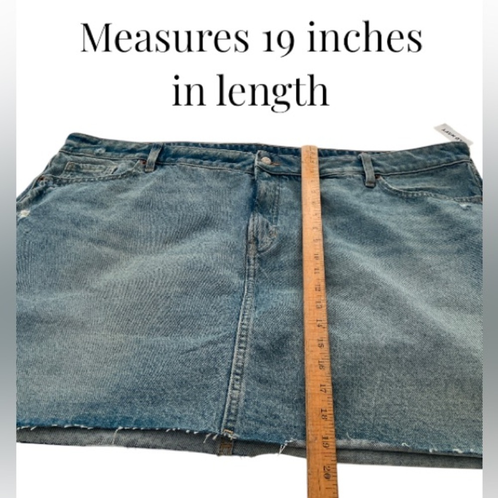 28W Plus Size Old Navy Denim Mini Skirt in Medium Wash - Picture 13 of 16